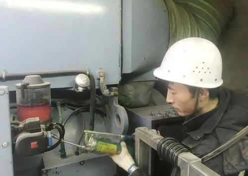 新能源公司设备检修出实招收实效，保障道路减速设备安全稳定运行